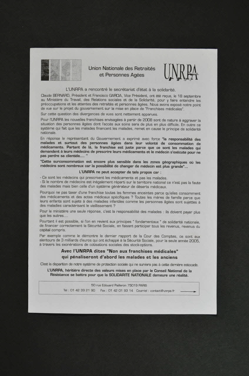 Union Nationale Des Retraités Et Des Personnes tract "Non aux franchises médicales qui pénaliseront d'abord les malades et les anciens." France 2007 2008.3.16 Photo Mucem