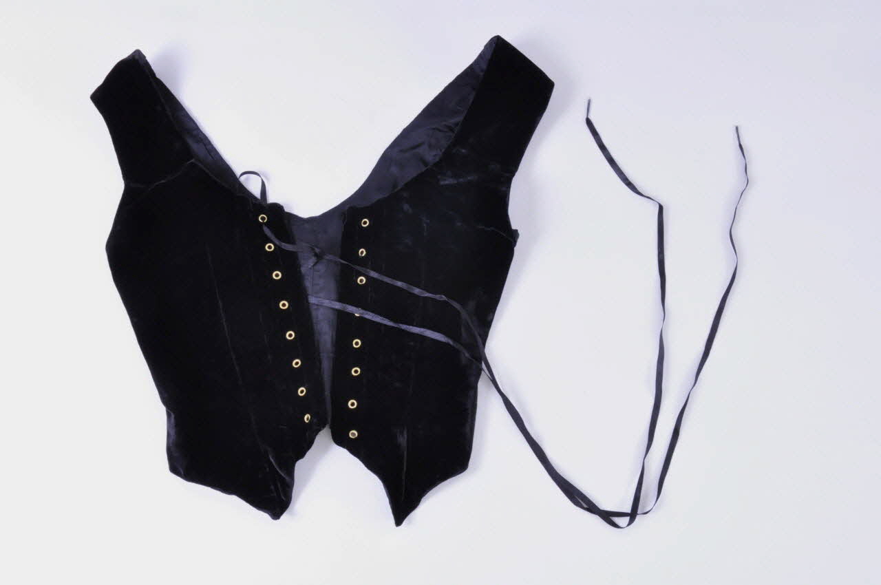 Hervé Moreau corset Provence-Alpes-Côte d'Azur, France 2009 2009.12.2.8 Photo Mucem