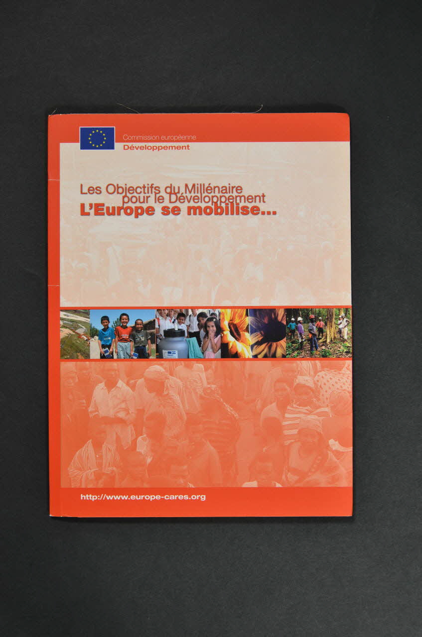 Communauté Européenne BROCHURE "Les objectifs du Millénaire pour le développement. L'Europe se mobilise" International 2005 2008.32.144.1-7 Photo Mucem