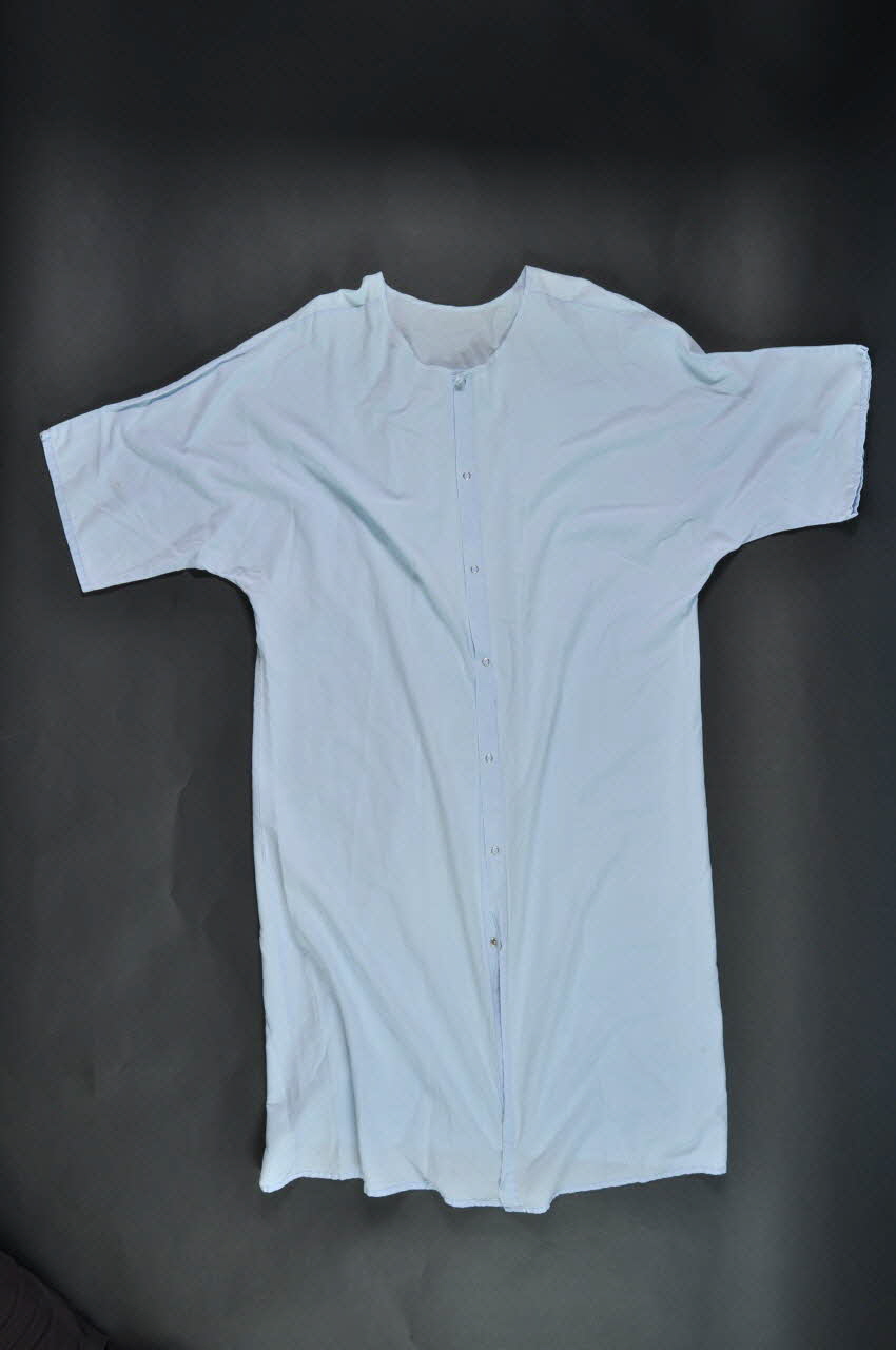 Camisole post opératoire France 2005 2008.32.177 Photo Mucem