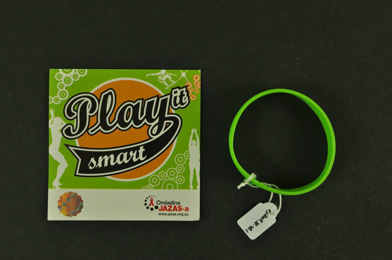 bracelet "Play it smart" (Jouez-le chic) International 2006/7 2008.32.48.1-2 Photo Mucem