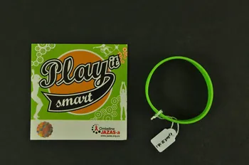 bracelet "Play it smart" (Jouez-le chic) International 2006/7 2008.32.48.1-2  Photo Mucem