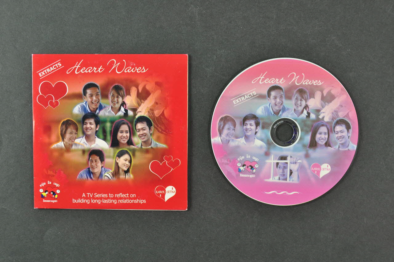 DVD Heart Waves : extrait d'une série de télévision d'éducation sexuelle pour les jeunes International 2006/7 2008.32.54.1-2 Photo Mucem