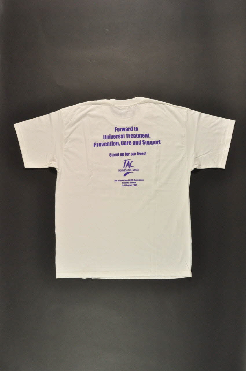 Treatment Action Campaign,  Afrique Du Sud T shirt "HIV Positive" / "Forward to Universal treatment, prevention, care and support. Stand up for our lives !" (Séropositif / En avant pour l'accès de tous au traitement, à la prévention, aux soins et à l'assistance. Debout pour nos vies !") International 2006/7 2008.32.58  Photo Mucem