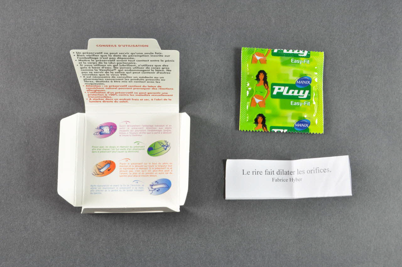 Sidaction, Manix Enveloppe de préservatif "L'amour est un plaisir qu'il faut protéger" Île-de-France, France 2007/12 2008.40.9.1-3 Photo Mucem