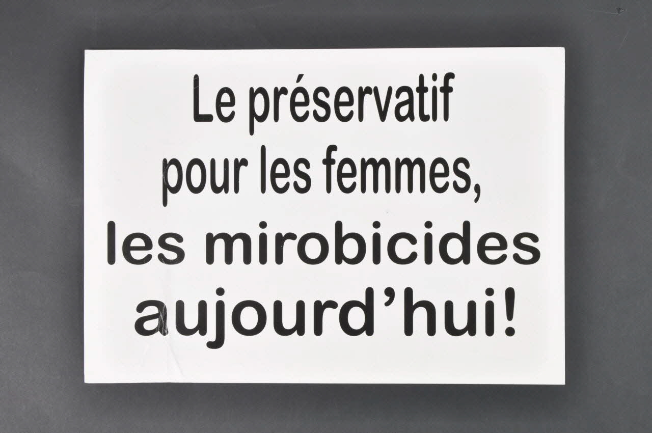 Tampep pancarte "Le préservatif pour les femmes, les mirobicides (et non microbicides) aujourd'hui !" International 2006 2008.64.1 Photo Mucem
