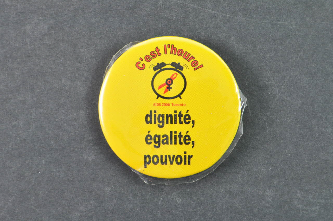 Tampep badge "Dignité, égalité, pouvoir" International 2006 2008.64.4 Photo Mucem