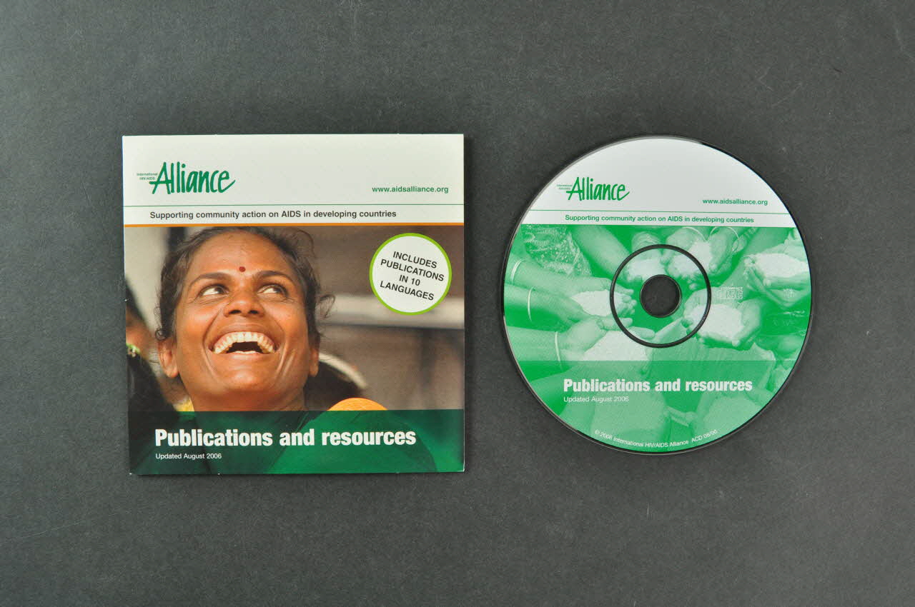 International Hiv/Aids Alliance CD (compact disque) Supporting community action on AIDS in developing countries. Publications and resources" (Soutenir l'action communautaire sur le sida dans les pays en développement. Publications et ressources) Royaume Uni 2006 2008.66.3.1-2 Photo Mucem