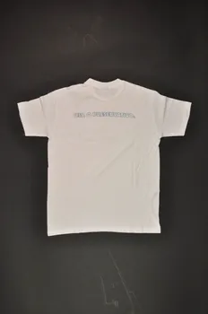 Abraço Tee shirt "Sex Bomb. O VIH /Sida Nâo se ve. / Usa o preservativo"  (Le VIH /Sida ne se voit pas / Utlisez un préservatif) Portugal 2006 2008.69.1  Photo Mucem