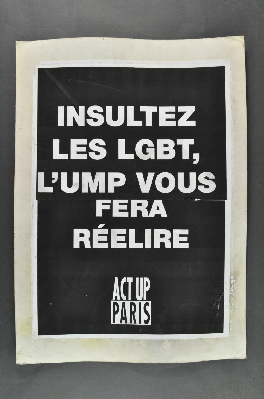 pancarte "Insultez les LGBT, l'UMP vous fera réélire" / "Séropos, au boulot" 2008.9.13 Photo Mucem