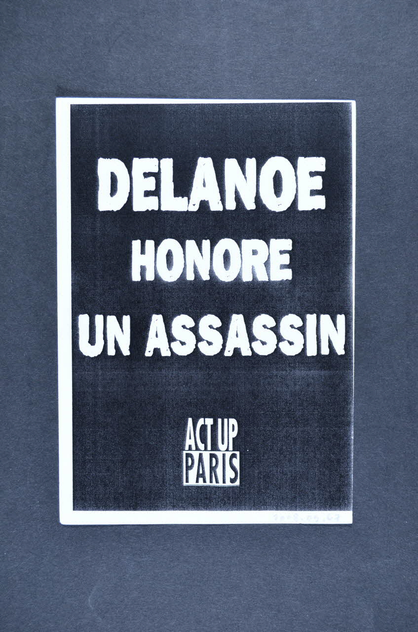 Act Up-Paris tract "25 millions de morts du sida. Delanoë a oublié" / "Delanoë honore un assassin" Île-de-France, France 2006/9/2 2008.9.67 Photo Mucem
