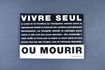 Act Up-Paris autocollant "Vivre seul ou mourir." Île-de-France, France 2007 2008.9.73 Photo Mucem
