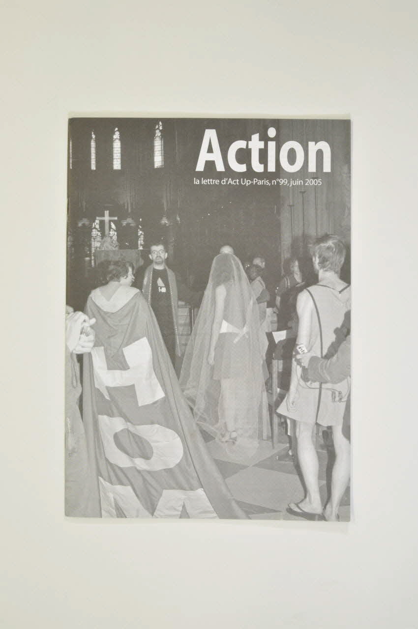 Act Up-Paris Bulletin associatif "mariage religieux symbolique de deux femmes à Notre Dame" Île-de-France, France 2005/6 2008.9.77 Photo Mucem