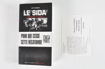 Act Up-Paris livre "Act Up-Paris. Le sida. Combien de divisions? / Pour que cesse cette hécatombe" France 1994/4 2008.9.86.1-3  Photo Mucem