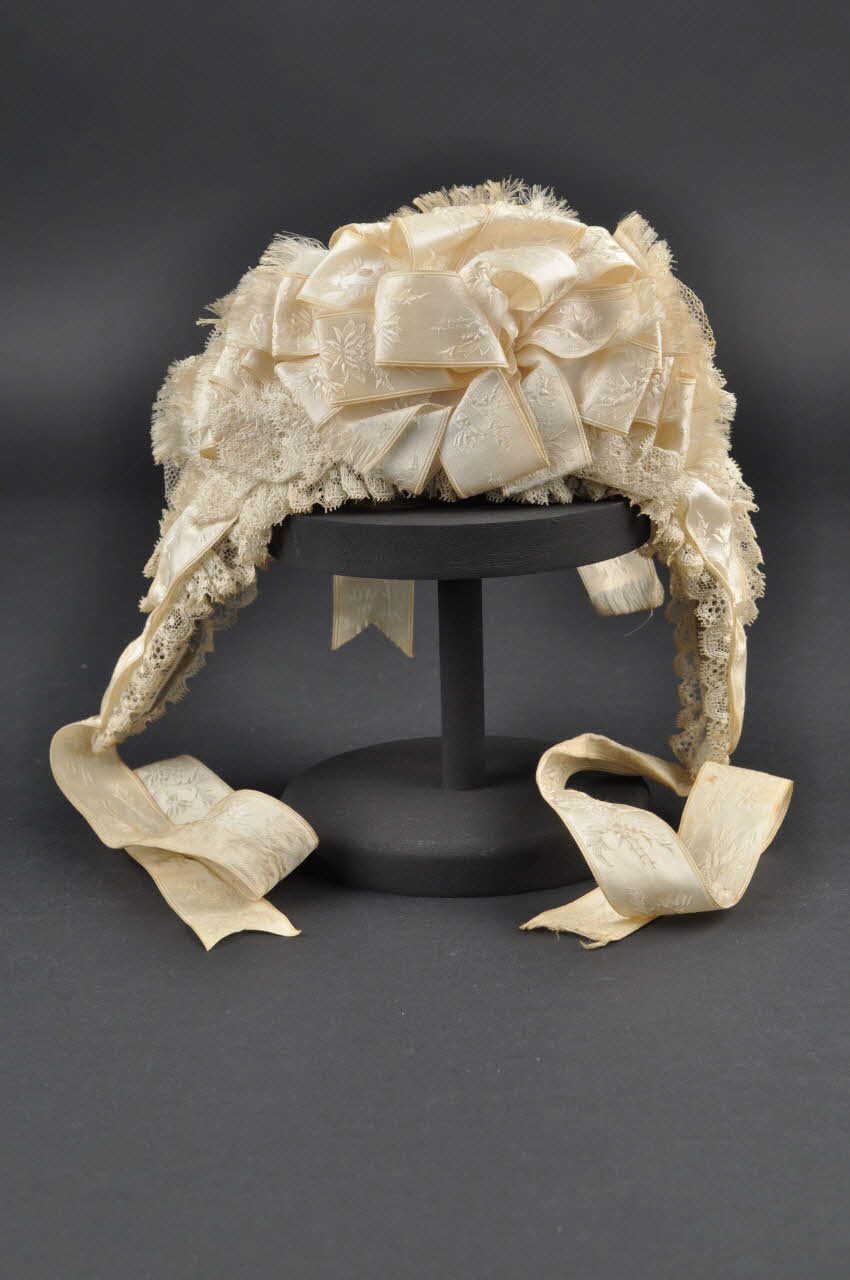 bonnet de fillette 1955.75.1382  Photo Mucem