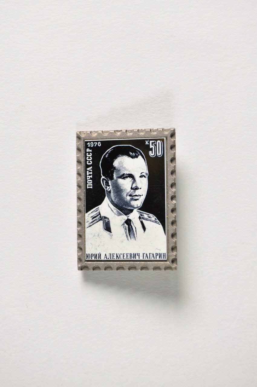 pin's Pin's à l'effigie de Youri Gagarine URSS 1976 2011.11.69.8 Photo Mucem