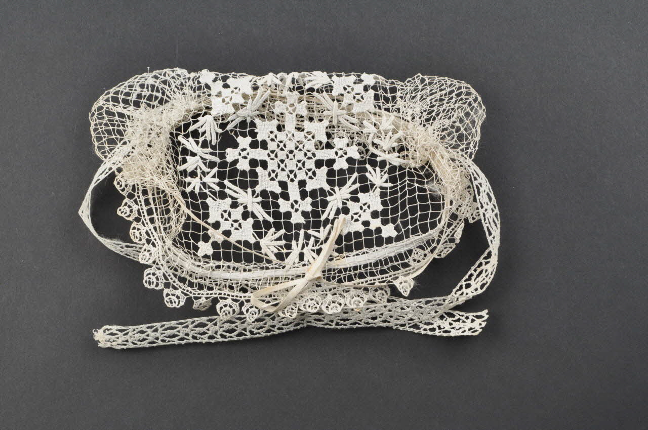 coiffe de fête Chicoloden 1955.75.1622 Photo Mucem