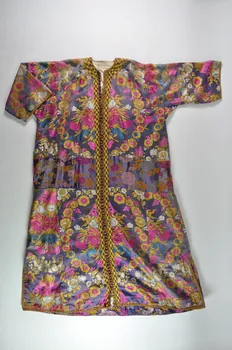 caftan Caftan de femme à décor de chrysanthèmes 2011.8.1 Photo Mucem