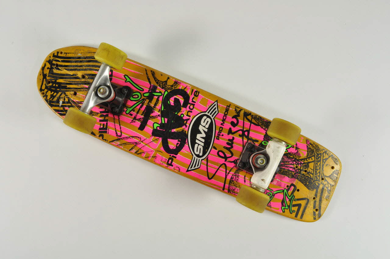 Sims planche de skateboard Pro model "André Sénizergues" Etats-Unis 1980-1989 2002.51.1 Photo Mucem
