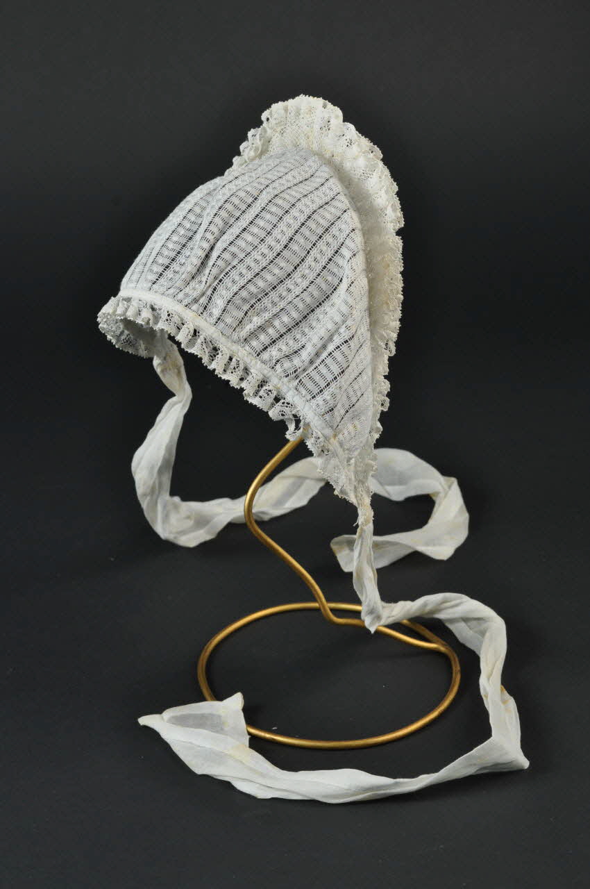 bonnet de fillette 1955.75.514  Photo Mucem
