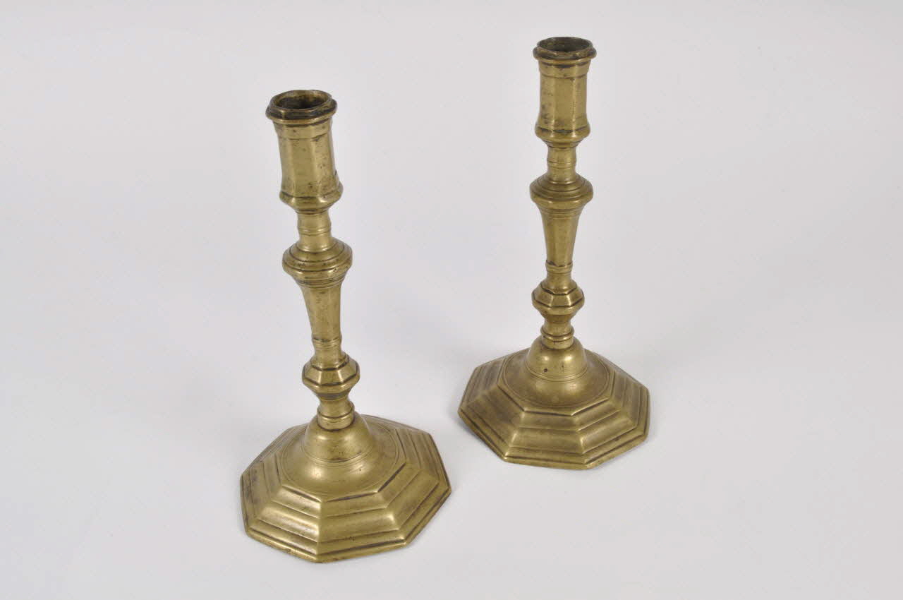 chandelier à bobêche fixe Flambeaux Auvergne, France 1675-1700 1885.1.17.1-2 Photo Mucem