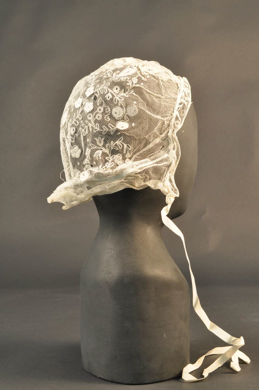 coiffe de fête Caillon 1955.75.623 Photo Mucem