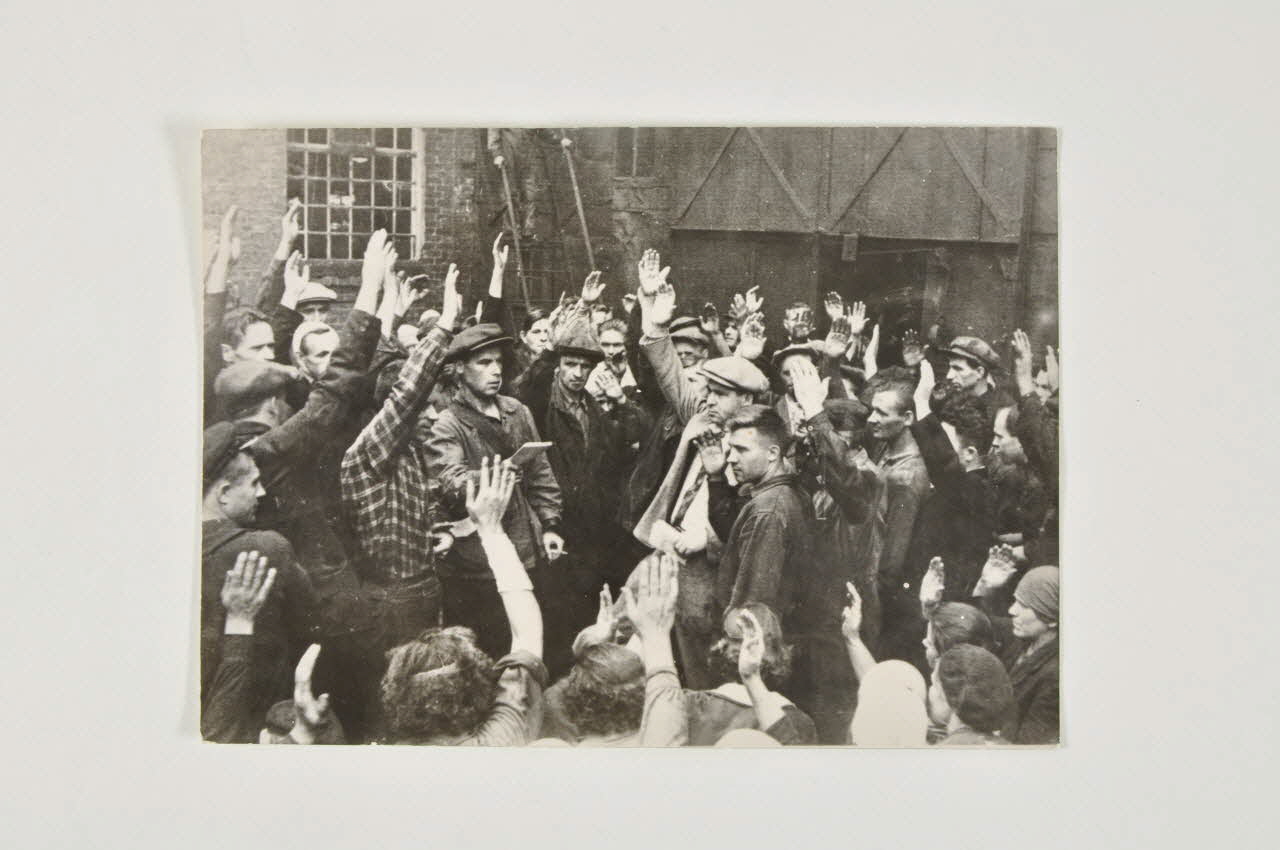 photographie Un groupe d'ouvriers à l'usine Staline, Léningrad, août 1936 Russie 1936 2007.157.17.18 Photo Mucem