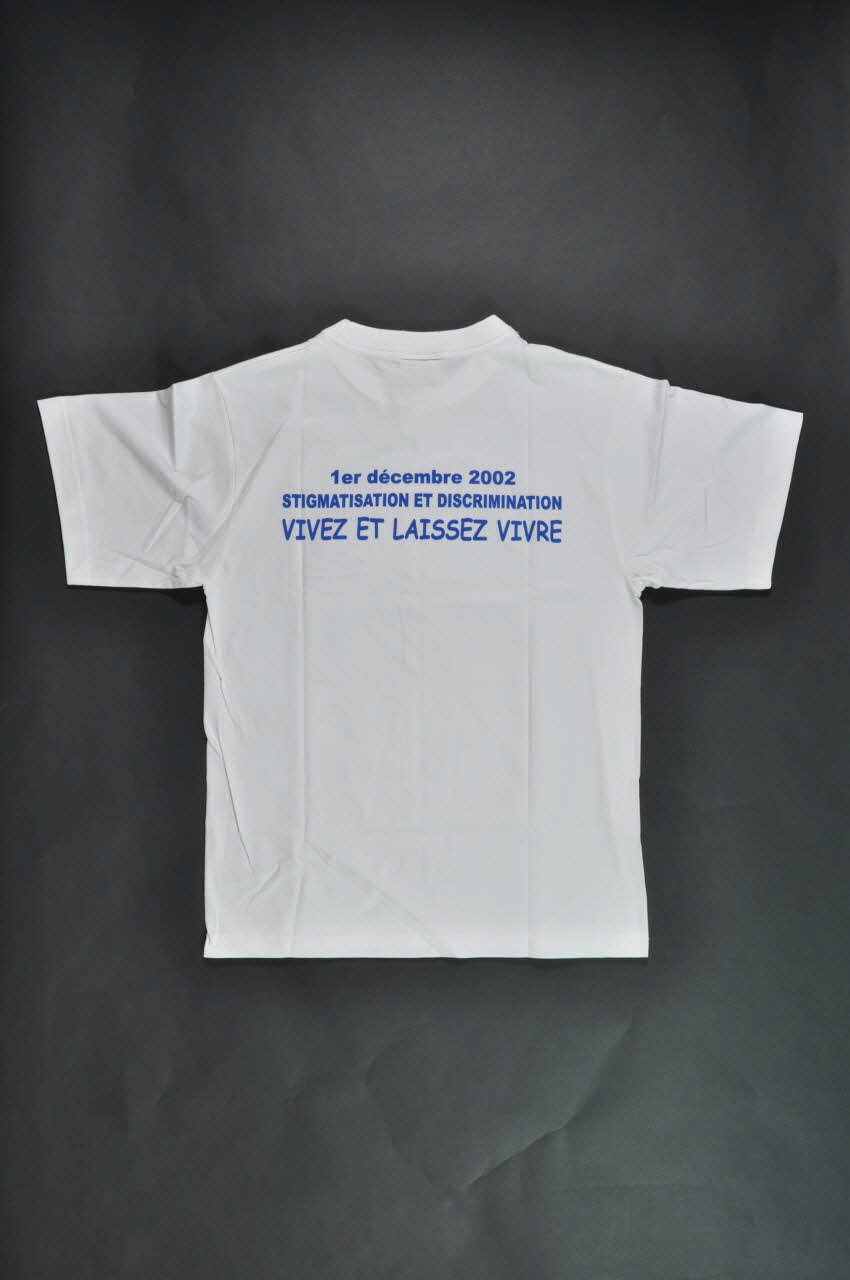 Action Sida Martinique Tee shirt 1er décembre 2002. Stigmatisation et discrimination. Vivez et laissez vivre France 2002 2007.16.4  Photo Mucem