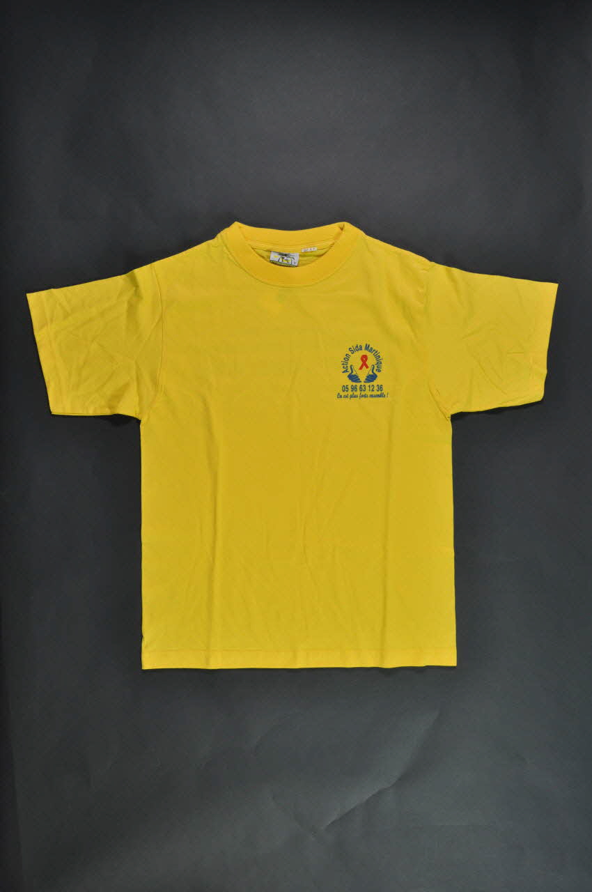 Action Sida Martinique tee-shirt 1er décembre 2002. Stigmatisation et discrimination. Vivez et laissez vivre France 2002 2007.16.7  Photo Mucem