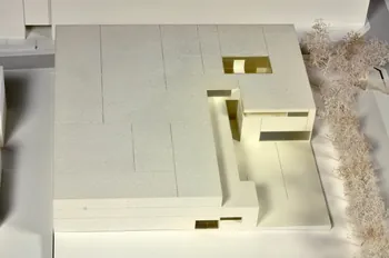 Corinne Vezzoni & Associés maquette d'architecture Maquette du lauréat du concours d'architecture pour le Centre de Conservation du Mucem France 2002 2017.42.2.1-2 Photo Mucem