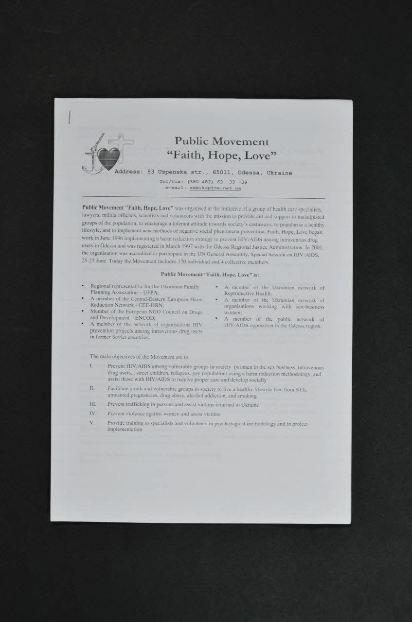 Public Movement "Faith Hope Love" Rapport "Public Movement Faith Hope Love" (en anglais) Ukraine 2005 2007.31.4 Photo Mucem