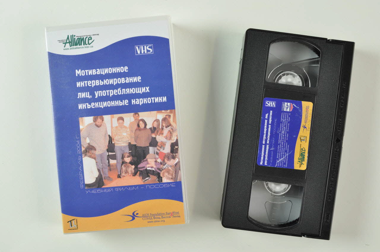 Aids Foundation East West  Et International Aids cassette vidéo fonctionnement de l'association ? Ukraine 2004 2007.34.24.1-2 Photo Mucem