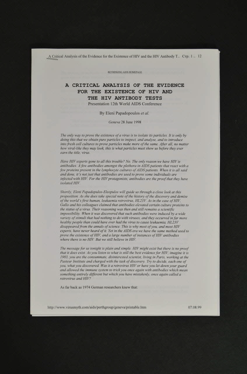 Tiré à part Dossier de présentations diverses à la 12ème conférence mondiale du sida, Genève, relatives à la mise en doute de l'existence du sida Ukraine 1998 2007.35.33.2 Photo Mucem