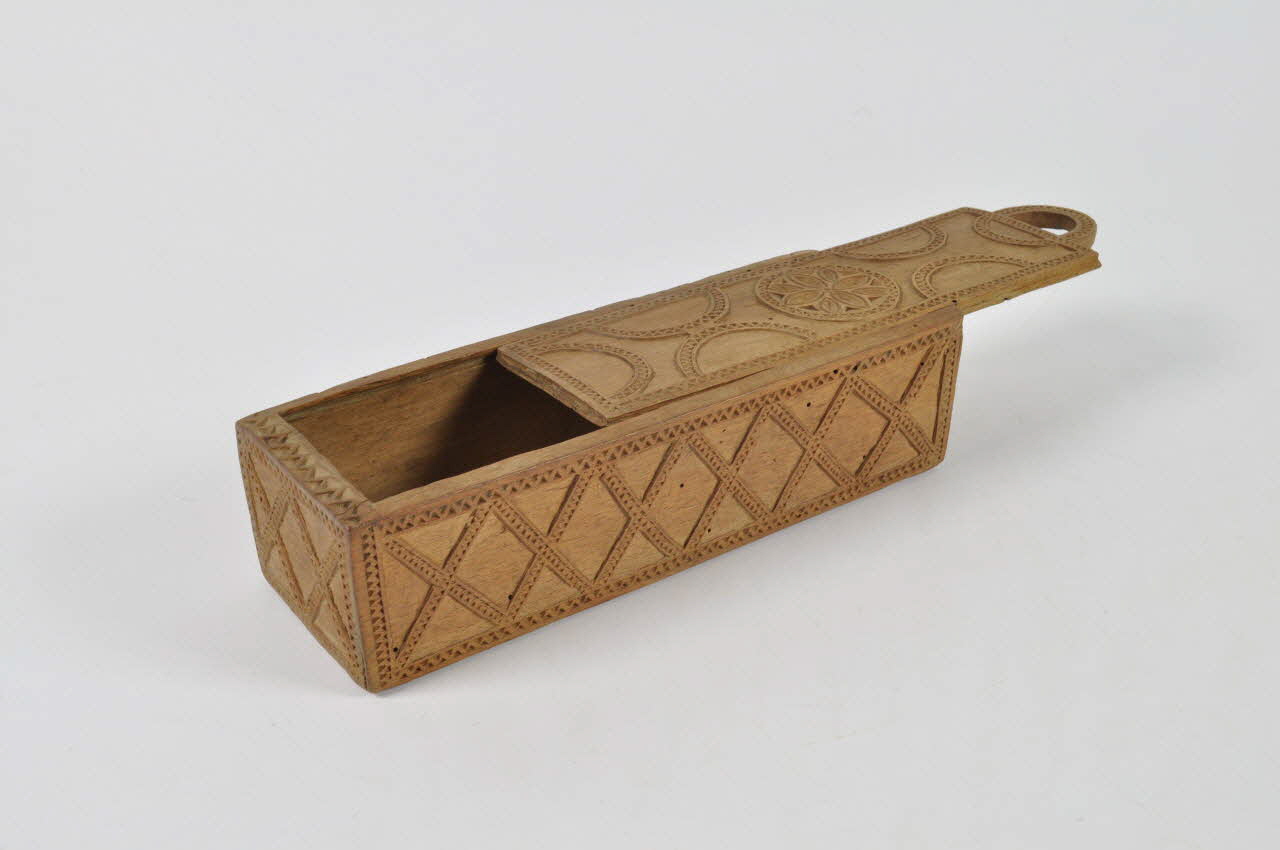 boîte à bijoux Auvergne, France 1885 1885.1.7.1-2 Photo Mucem