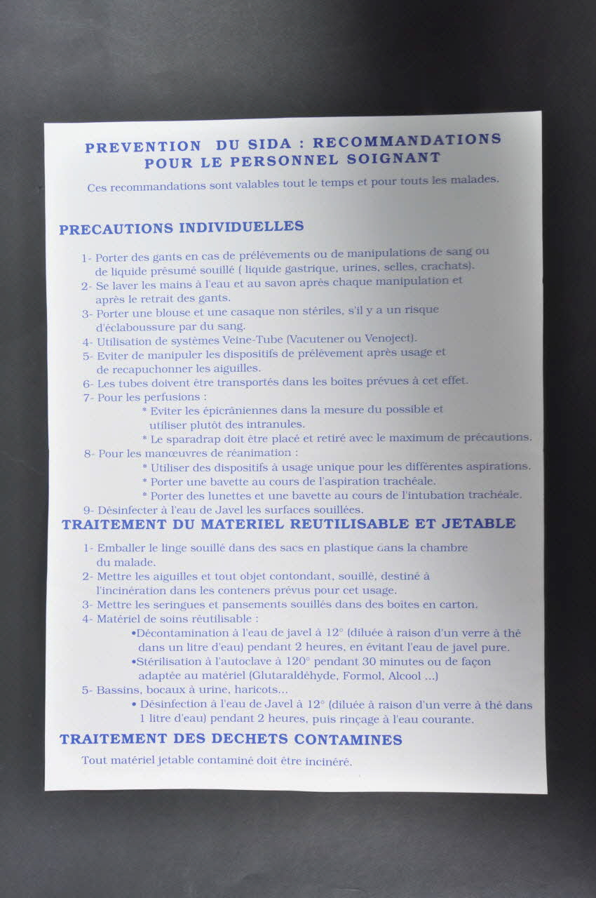 affiche "Prévention du sida : recommandations pour le personnel soignant" 2007.38.35 Photo Mucem