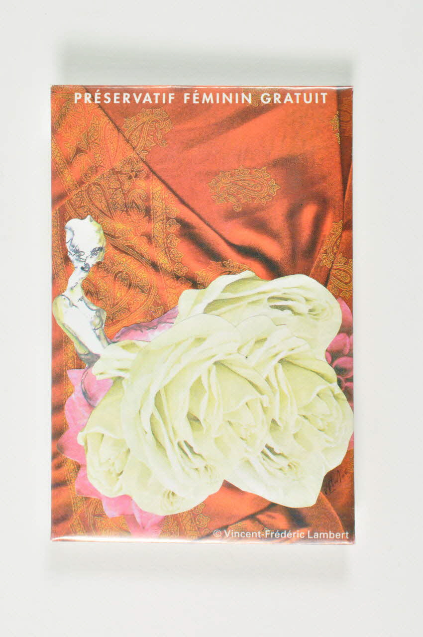 Sida Info Service / Mairie de Paris Enveloppe de préservatif féminin Enveloppe de préservatif féminin gratuit décorée par Vincent-Frédéric Lambert Île-de-France, France 2007/2 2007.39.2.1-2 Photo Mucem
