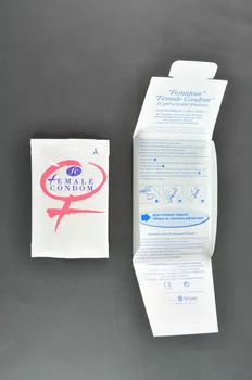 Sida Info Service / Mairie de Paris Enveloppe de préservatif féminin Enveloppe de préservatif féminin gratuit décorée par Vincent-Frédéric Lambert Île-de-France, France 2007/2 2007.39.2.1-2 Photo Mucem