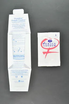Sida Info Service / Mairie de Paris Enveloppe de préservatif féminin "Protégeons-nous ! " Île-de-France, France 2007/2 2007.39.3.1-2 Photo Mucem