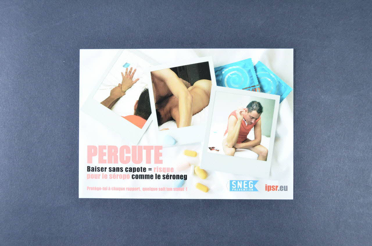 Sneg, Inpes carte postale "Baiser sans capote = risque pour le séropo comme le séroneg" France 2007 2007.66.109 Photo Mucem