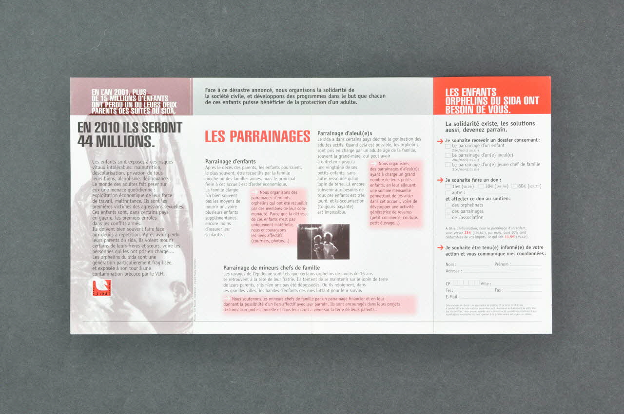 Dépliant "La solidarité existe, les solutions aussi. Devenez parrain" 2007.66.86 Photo Mucem