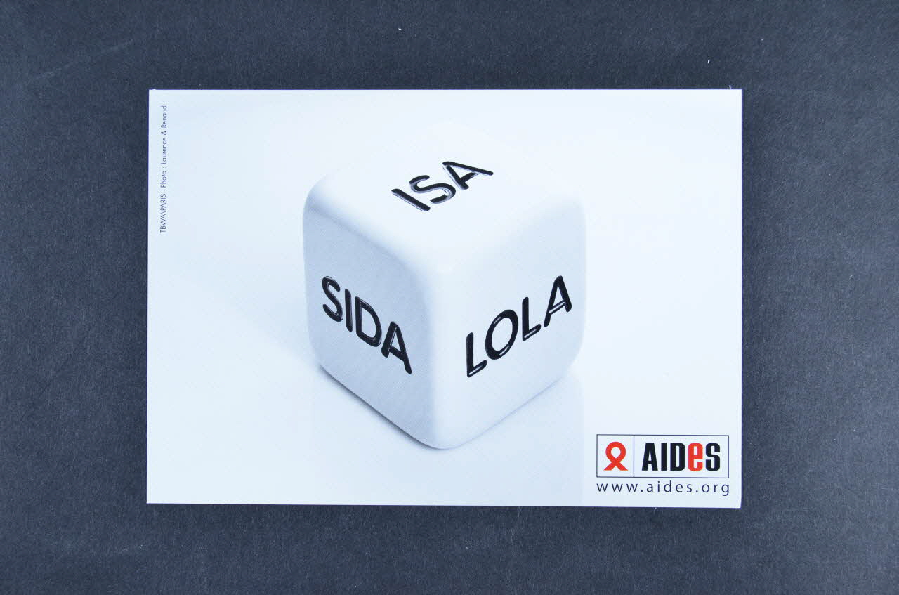 AIDES carte postale Dé avec Isa Lola Sida France 2004 2007.67.2 Photo Mucem