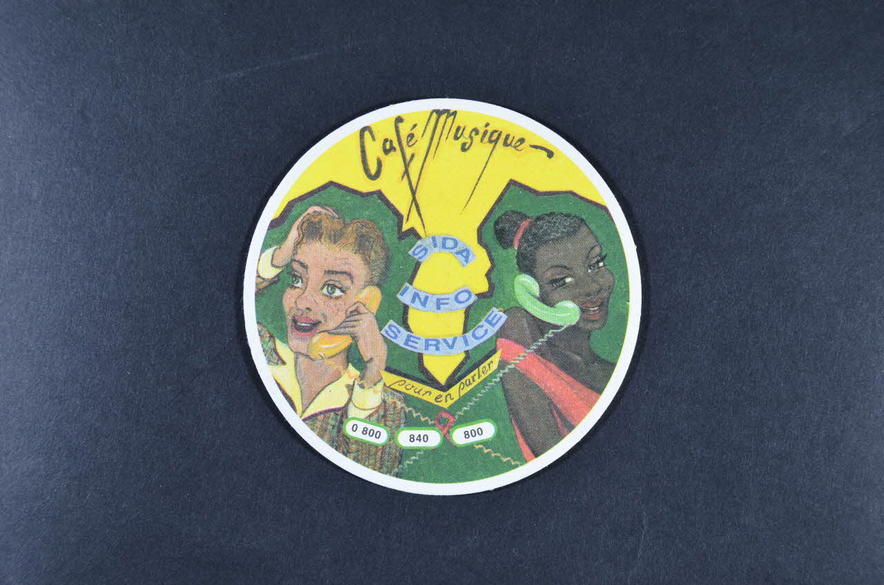 Sida Info Service / Café Musiques sous-bock Pour en parler : personnages téléphonant France 1995 2007.69.13 Photo Mucem