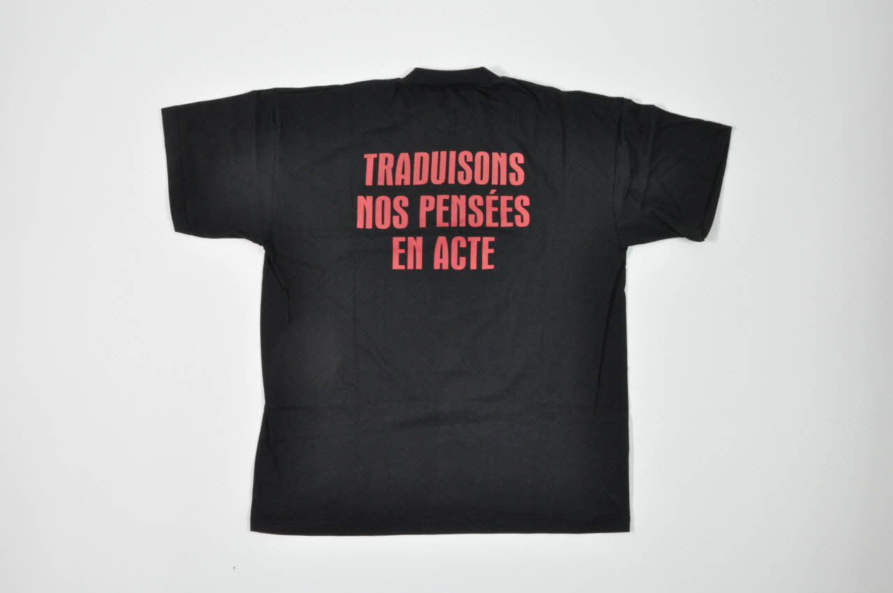 Tee shirt "Candlelight 2004 / Traduisons nos pensées en acte" International 2004 2007.72.21 Photo Mucem
