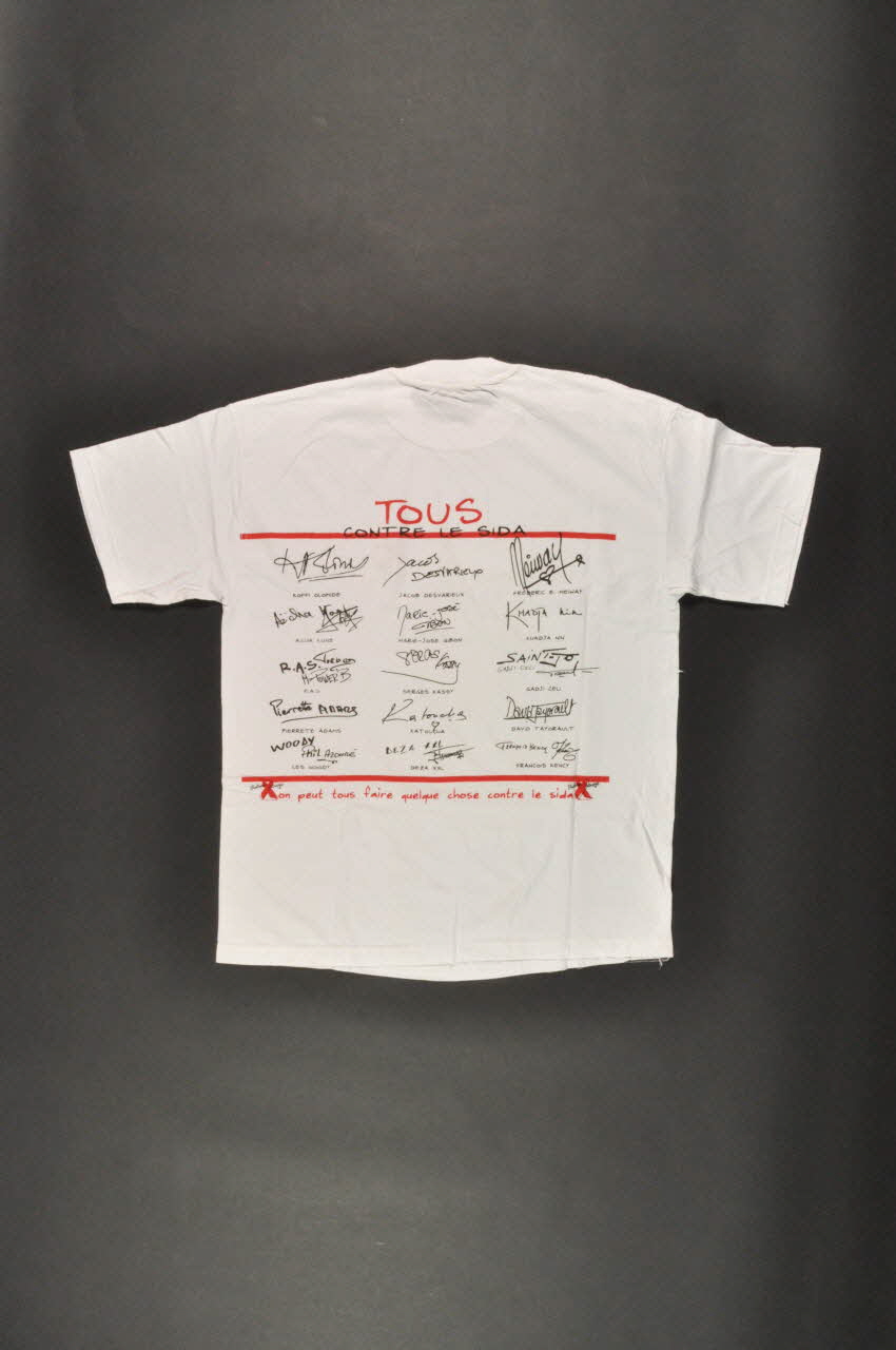 Tee shirt Tous contre le sida (avec signatures) 2007.72.29 Photo Mucem