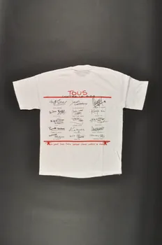 Tee shirt Tous contre le sida (avec signatures) 2007.72.29 Photo Mucem
