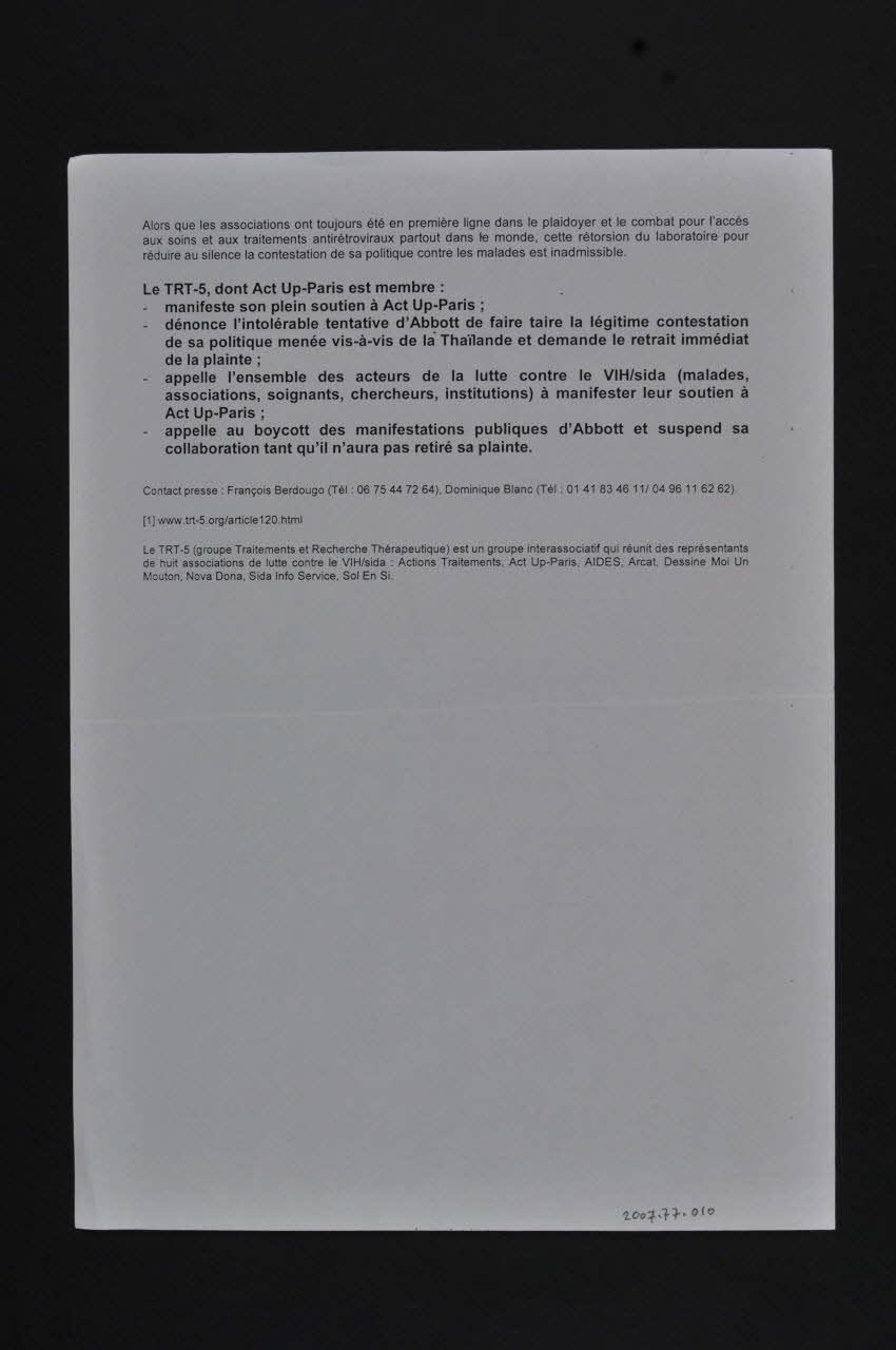 TRT 5 tract "Abbott attaque Act Up-Paris en justice. Le TRT-5 dénonce l'inacceptable pression du laboratoire et se déclare solidaire de l'association." France 2007/7 2007.77.10 Photo Mucem