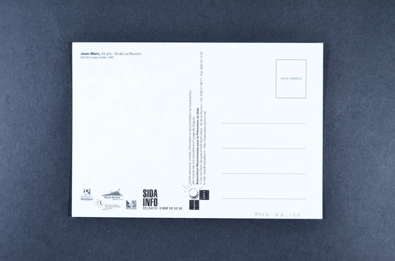 Association Réunionnaise pour la Prévention du SIDA carte postale "Servez-vous et protégez-vous" La Réunion, France 2006 2007.77.140 Photo Mucem