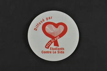 Etudiants Contre Le Sida, Lyon autocollant "Etudiants contre le sida" France 2006 2007.77.168  Photo Mucem