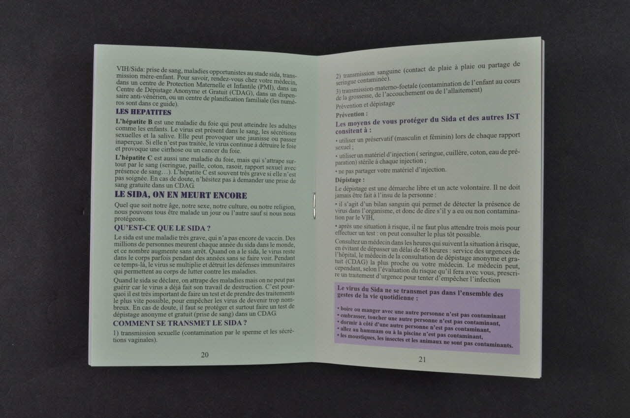 Fédération des Tunisiens pour une Citoyenneté des deux Rives (FTCR) BROCHURE "L'indispensable pour les voyageurs et immigrés maghrébins" France 2007 2007.77.21 Photo Mucem
