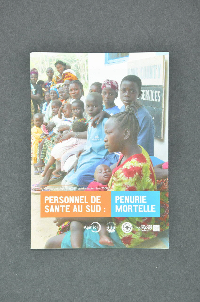 Agir Ici, Aide Médicale Internationale, Médecins Dépliant "Personnel de santé au sud : pénurie mortelle France 2006 2007.77.225 Photo Mucem
